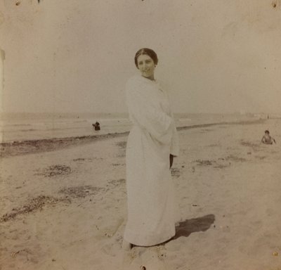 Portrait sur la plage de Forte dei Marmi, Versilia, vers 1910 (photo) - Unknown photographer