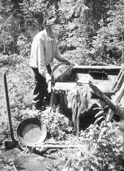Opération de lavage et orpaillage en Californie à la fin du 19e siècle - Unknown photographer