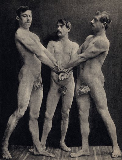 Le Serment des Horaces, pose de trois hommes nus prêtant serment. Photographie, fin du 19ème siècle, Paris. Coll. Selva. - Unknown photographer