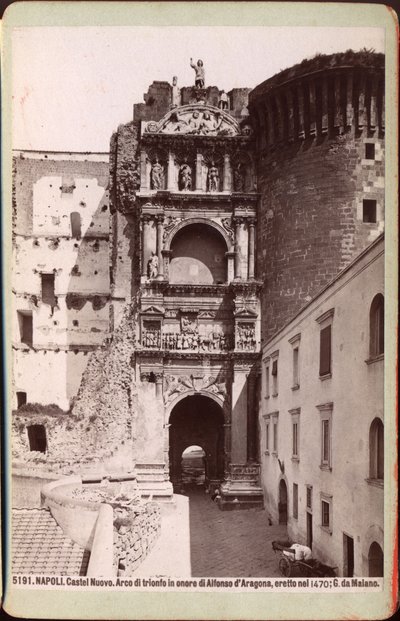 Arc de triomphe du Castel Nuovo, Naples, vers 1880 (photographie) - Unknown photographer