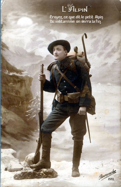 Carte postale de la Première Guerre mondiale, chasseur alpin. "Croyez ce que dit le petit Alpin, le militarisme aura raison de lui. (photo) - Unknown photographer