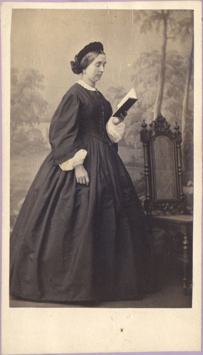 Femme avec un livre, vers 1860 (photographie) - Unknown photographer