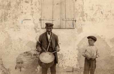 Commissaire-priseur et enfant - Unknown photographer