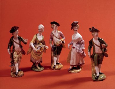 Petites figurines représentant des personnages (chasseur, ménagère, dame de haute société...) Statuettes en porcelaine de l