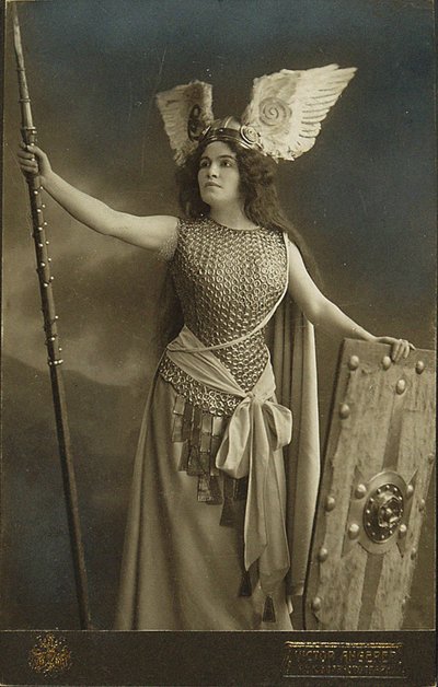Madame Charles Cahier en Brünhilde dans Die Walküre - Victor Angerer