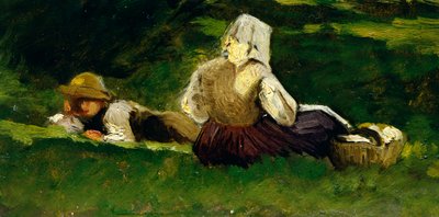 Femme assise et garçon allongé sur l