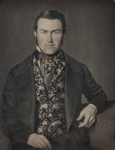 Homme assis en gilet fleuri - W. and F. Langenheim