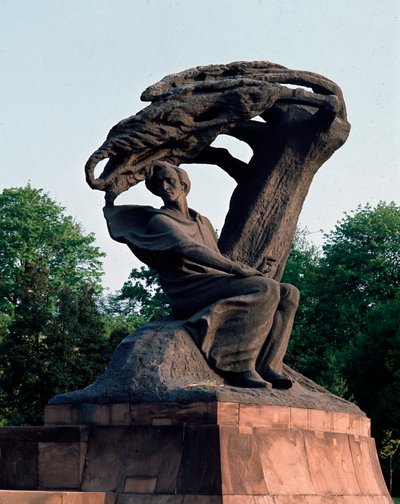 Vue du monument dédié au compositeur Frédéric Chopin (1810-1849) à Varsovie, Pologne - Waclaw Szymanowski