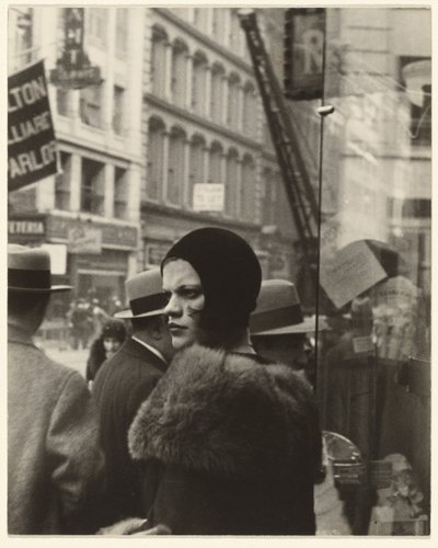 Fille dans Fulton Street, New York - Walker Evans