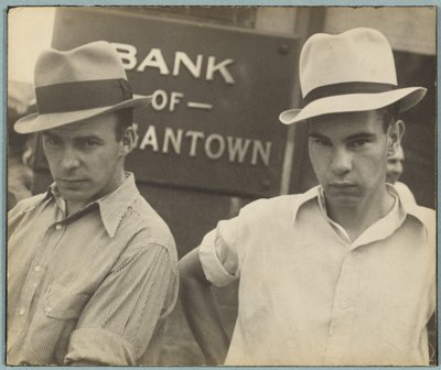 Visages de la rue principale / Scène de rue, Morgantown, Virginie-Occidentale - Walker Evans