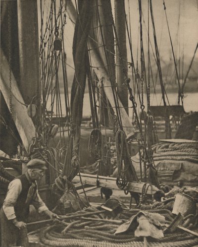 Au pied du mât sur une barge de la Tamise, vers 1935 - Walter Benington