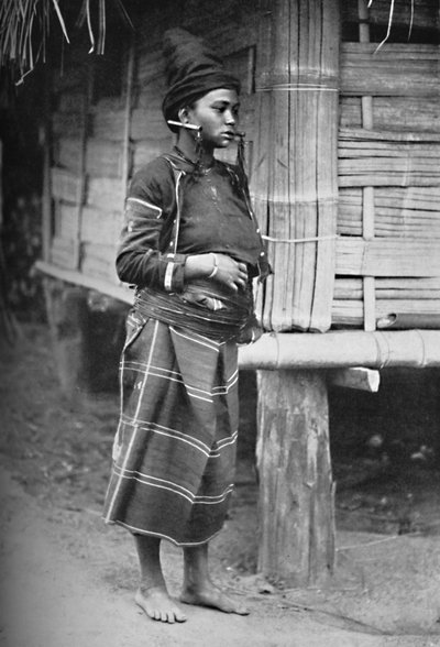 Une femme Kachin, 1902 - Watts and Skeen
