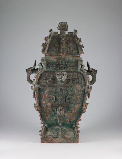 Vase à vin couvert (fang lei) à décor de masques zoomorphes et d