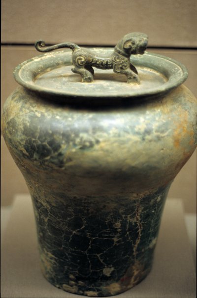 Vase à vin en forme de jarre, surmonté d
