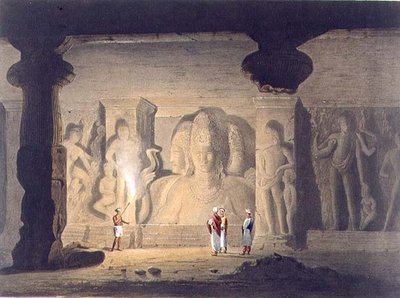 La grande triade dans le temple de la grotte d