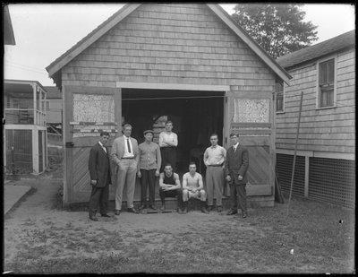 Portrait de groupe du boxeur anglais William Thomas Wells (Bombardier Billy Wells), Jim Maloney, et 
