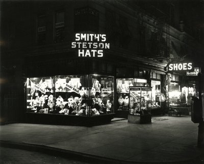 Vitrines éclairées faisant la publicité des chapeaux Stetson de Smith, chaussures, liqueurs, c.1910-21 - William Davis Hassler
