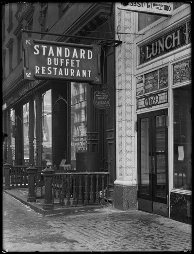Enseigne pour le Standard Buffet Restaurant, Fourth Avenue entre E. 31st et 32nd Streets, New York City, 6 février 1917 - William Davis Hassler