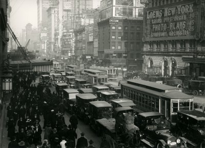 Times Square, bondé de voitures, bus et gens, c.1917 - William Davis Hassler