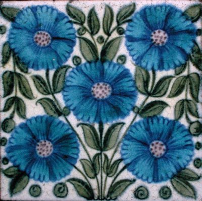 Carreau avec motif floral de style persan - William de Morgan