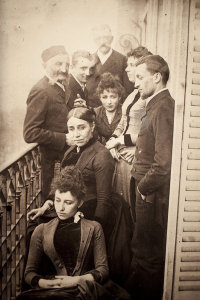 La famille Claudel, Jessie Lipscomb, Ferdinand de Massary et son père sur le balcon de l