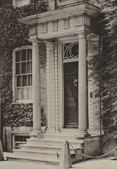 Porte, Southgate Street, Winchester (photo n/b) - William Galsworthy Davie