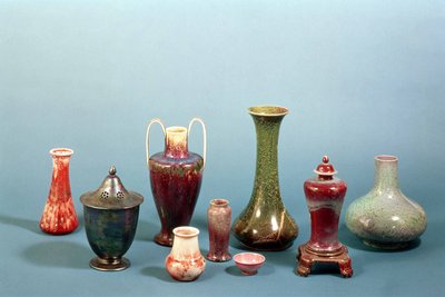 Groupe de vases et bols en terre cuite fabriqués à la Ruskin Pottery, 1898-1935 - William Howson Taylor