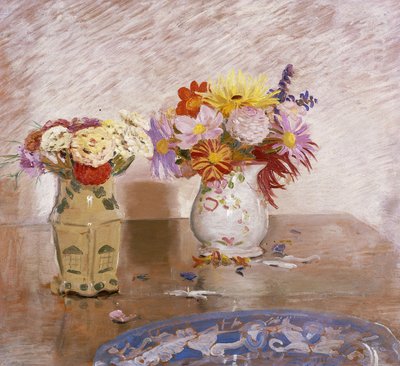 Deux vases de fleurs et une assiette bleue - William Nicholson