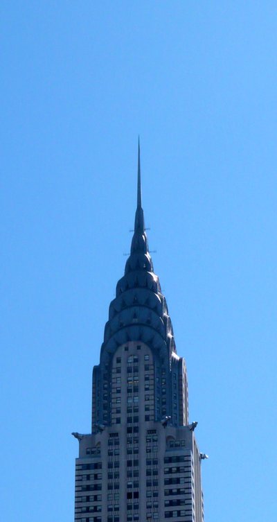 Le Chrysler Building est un gratte-ciel de style Art déco situé à New York, à l