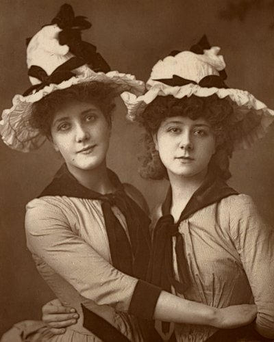 Deux roses, Maude Millett et Annie Hughes, actrices britanniques, 1888 - William and Daniel Downey