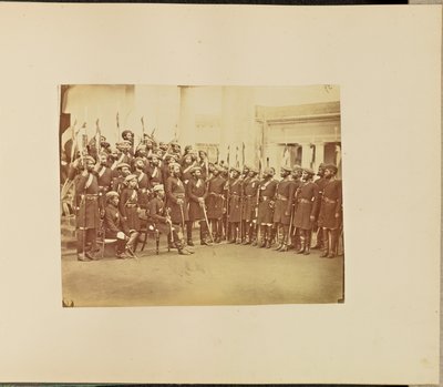 [Portrait de groupe du personnel militaire] - Willoughby Wallace Hooper