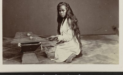 Fille jouant du xylophone - Woodbury and Page
