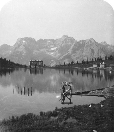 Lac Misurina, pics de Sorapiss et les Dolomites, Italie, c1900 - Wurthle and Sons