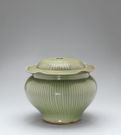 Pot et couvercle côtelés en céladon Longquan - Yuan Dynasty Chinese School
