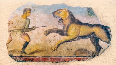 Un chasseur romain confrontant un lion en charge., 2021 - . .