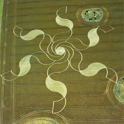 Cercle de culture dans un champ de blé, Stonehenge, Wiltshire, 4 juillet 2002 (photographie aérienne) - Ferdinand Georg Waldmuller