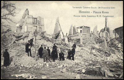 RUINES DU TREMBLEMENT DE TERRE DES CASERNES - . .