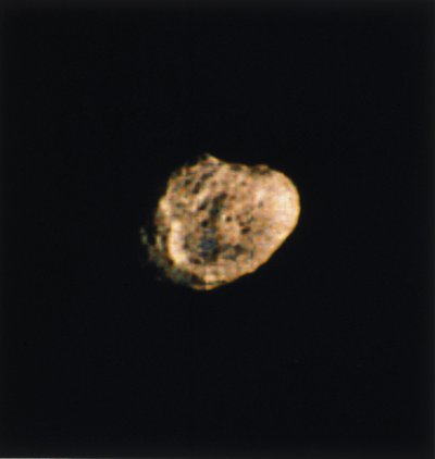 Hypérion, une des lunes de Saturne, photographiée par Voyager 2 - Ferdinand Georg Waldmuller