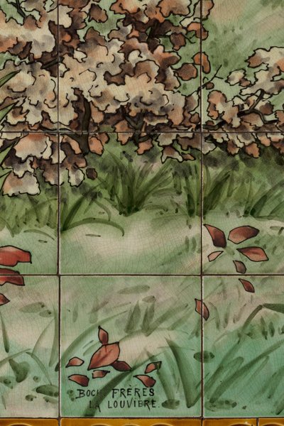 Vue intérieure, panneau de carreaux, peintre Furcy Ernest Tondeur, exécutant Boch Frères La Louvière, deuxième panneau, détail - . .