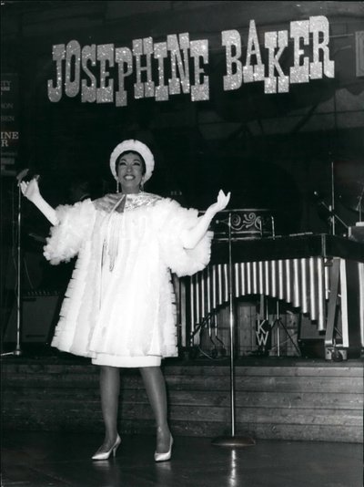 Josephine Baker se produisant à Zurich, Suisse, le 3 mars 1967 - . .