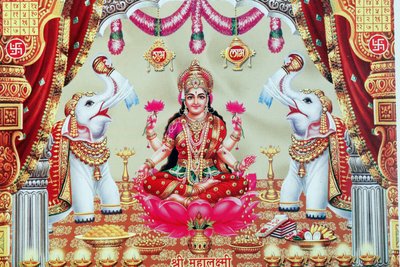 Lakshmi, la femme de Vishnu, déesse de la prospérité, de la bonne fortune et de la beauté. - . .