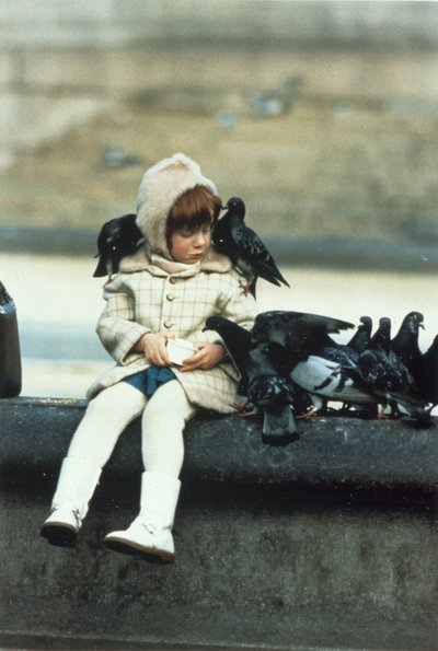 Petite fille avec des pigeons - Frederick (attr. to) Barnard