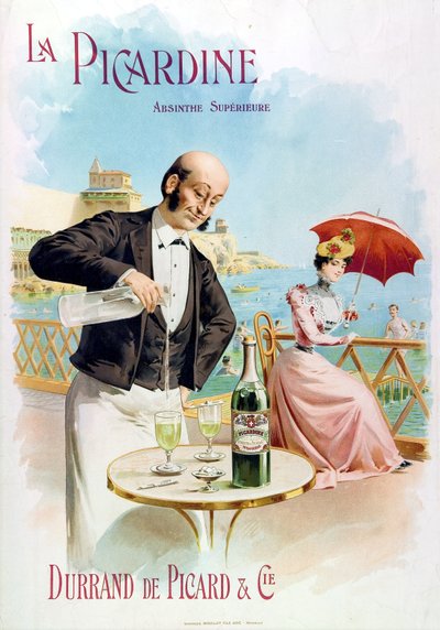 Un garçon de café prépare un verre d