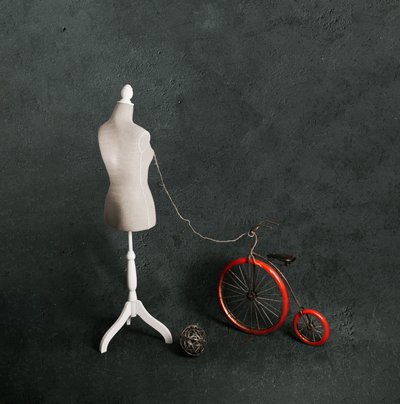 Mannequin « Red Bicycle » - chenyi wang