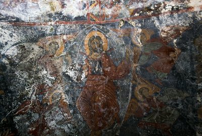 Christ avec des anges et un saint, fresque dans l