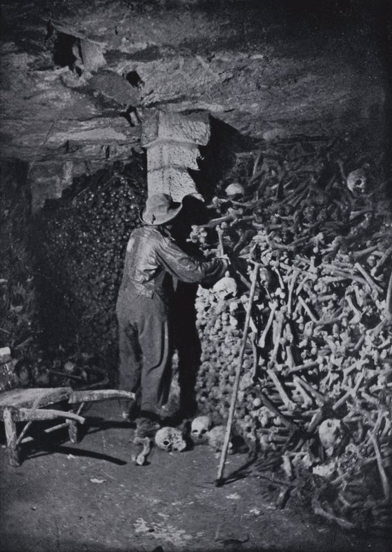 Dans les catacombes de Paris - Nadar