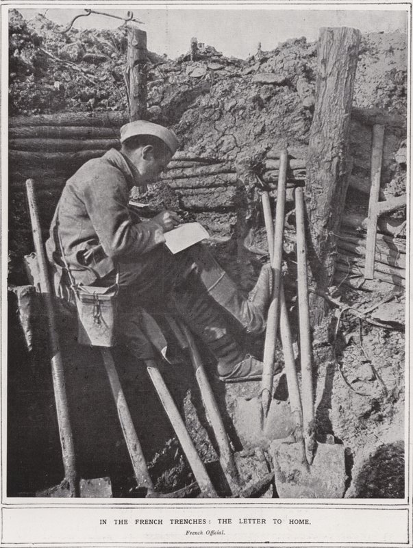 Dans les tranchées françaises, la lettre à la maison - (after) English photographer