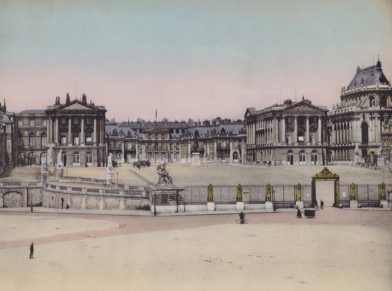 Façade du Château - (after) French Photographer