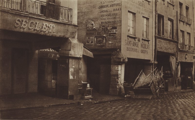 Fragment des Piliers des Halles - (after) French Photographer