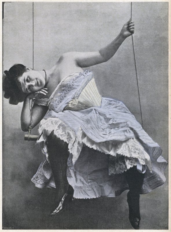 Fille sur une balançoire - (after) French Photographer